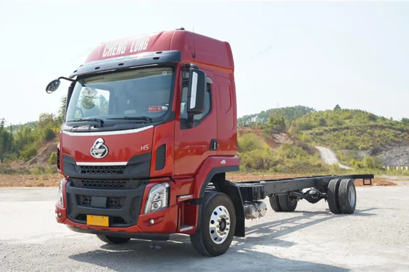 CHENGLONG 4X2 H5 CARGO Truck 01.jpg