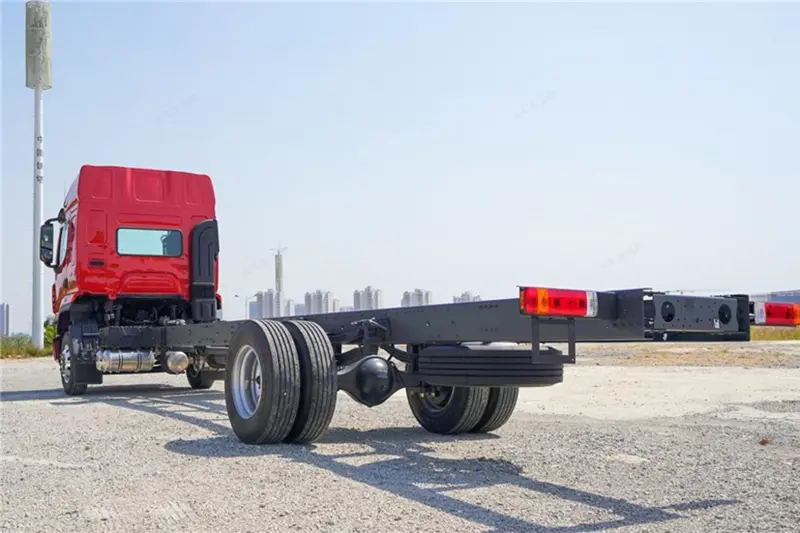CHENGLONG 4X2 H5 CARGO Truck 05.jpg
